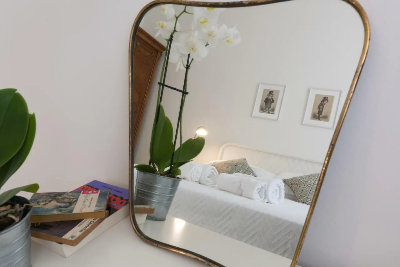Lovely Cenisio Apartment Милан Италия
