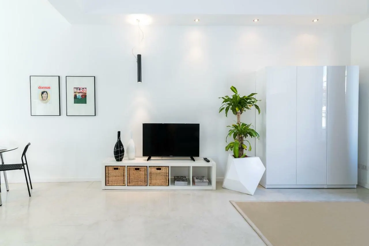 Lovely Cenisio Apartment Милан Италия